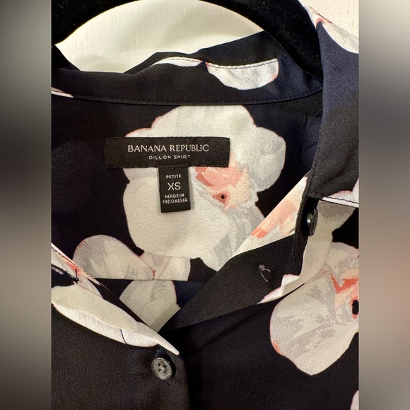 Banana Republic Button Up Floral Blouse - Picture 4 of 5